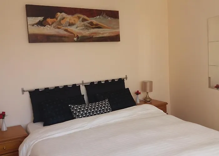 Myrties-Nice Flat With 2 Rooms,2 Bath With Sea View Sunset דירה *