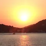 Myrties-Nice Flat With 2 Rooms,2 Bath With Sea View Sunset Apartman Mirtiész