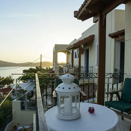 Melina's Sunset Μυρτιές